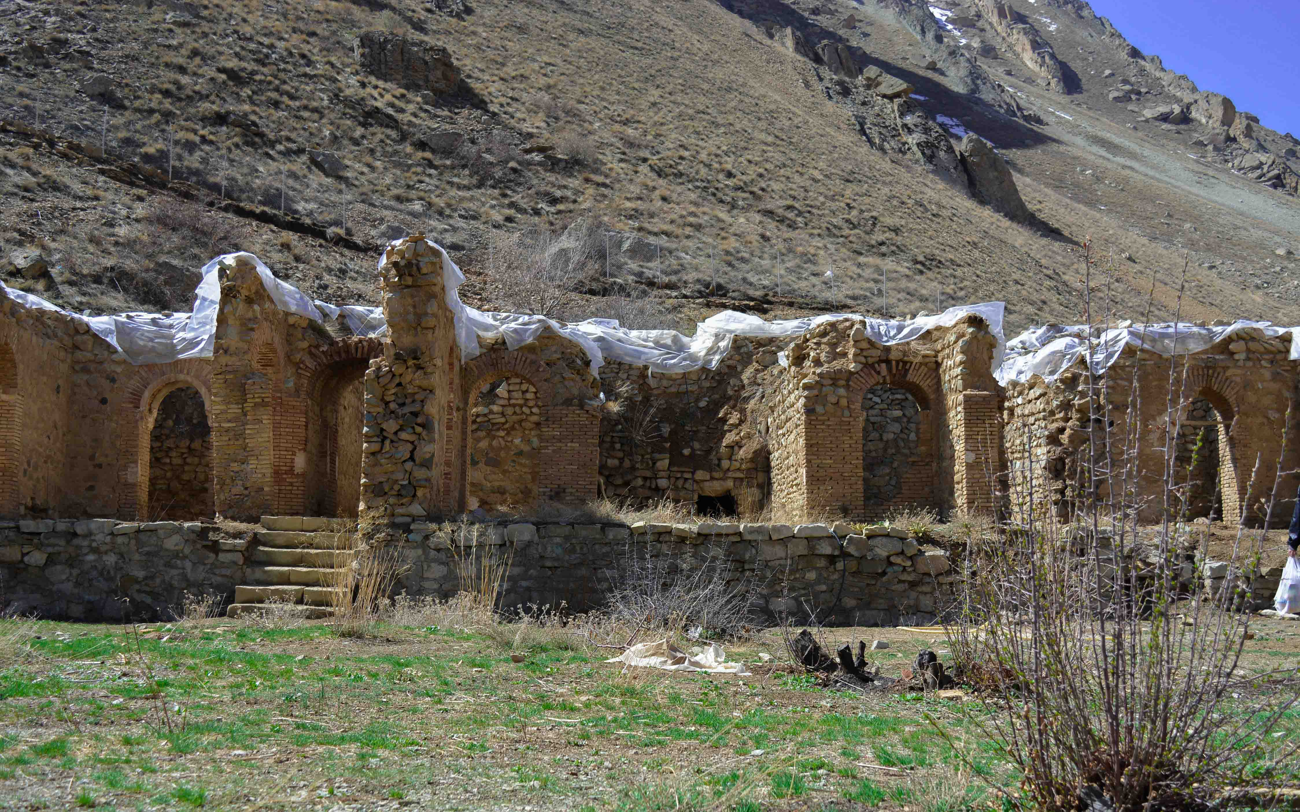 The remains of Shahrestanak palace